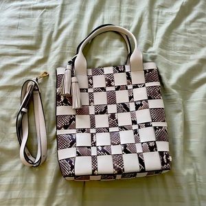 Never used Michael Kors women bag. Leather. Comes with dust bag.